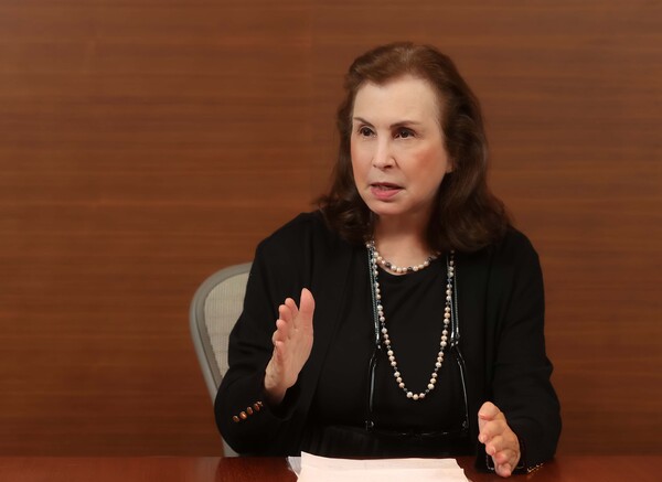 맥거번 의과대학병원 애들레이드 A. 에버트(Adelaide A. Hebert) 피부과 교수