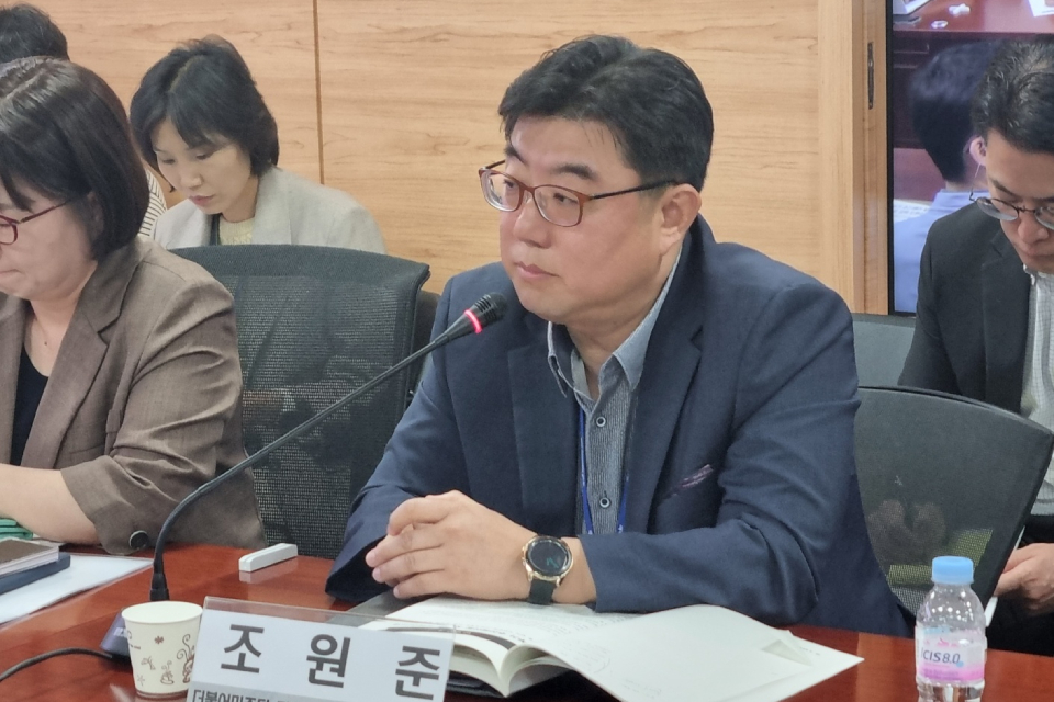 민주당은 의료개혁 관련 논의는 의정 양자간 대화가 아닌 공론화위원회를 거칠 계획이다