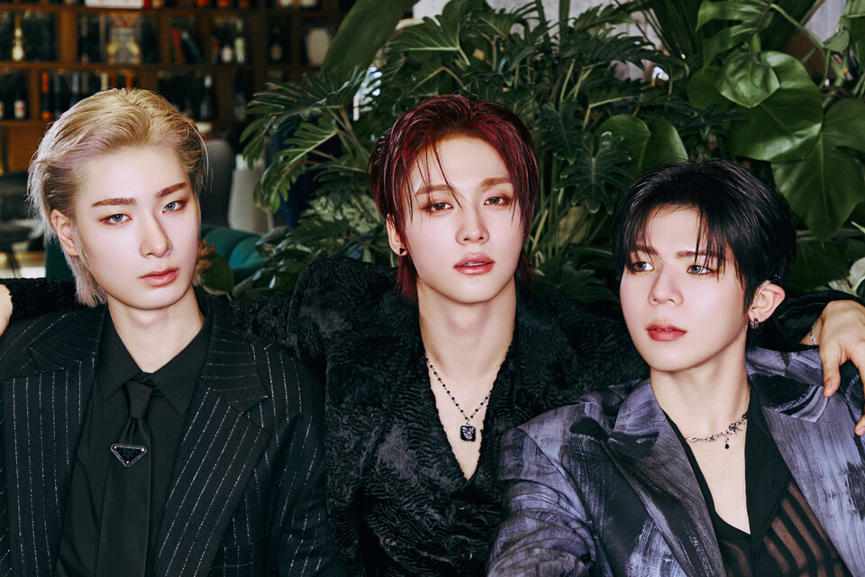 빅오션은 세계 최초 청각장애 아이돌 그룹으로 지난해 4월 20일 싱글 앨범 '빛'으로 데뷔했다. 4월 20일은 '장애인의 날'이기도 하다. (왼쪽부터)빅오션 멤버인 지석, PJ, 찬연(사진제공: 파라스타엔터테인먼트).