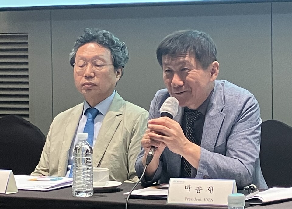 대한소화기내시경학회 박종재 이사장(오른쪽)이 지난 1일 ‘IDEN 2025’ 기자간담회를 열고 ‘국제소화기내시경네트워크’ 개최 성과를 발표했다(ⓒ청년의사).