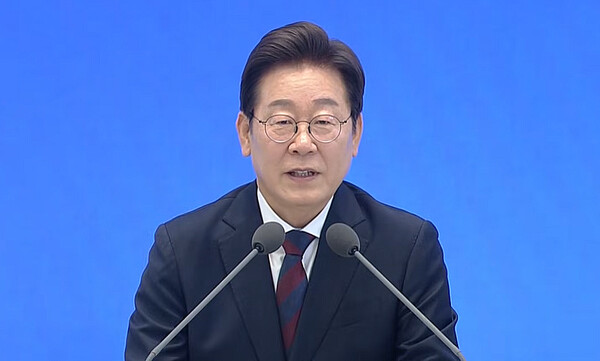 이재명 대통령이 취임 한달을 맞아 3일 진행한 대국민 간담회를 통해 의대생 2학기 복귀를 위해 정부가 상황을 만들어야 한다고 했다(사진 출처 : KTV 중계화면 갈무리).