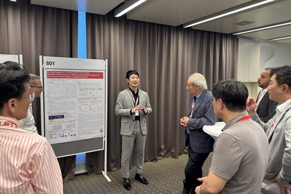 한미약품 ONCO임상팀 노영수 이사의 발표 모습(사진제공: 한미약품).