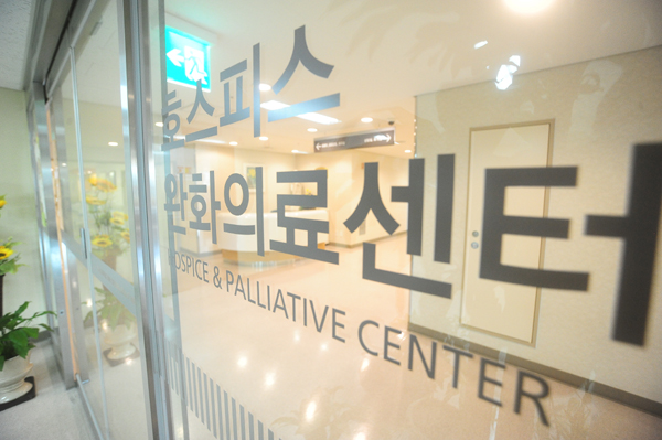 한국호스피스·완화의료학회는 상급종합병원 중증도 분류 기준에 말기암환자를 포함해야 한다고 했다(ⓒ청년의사).