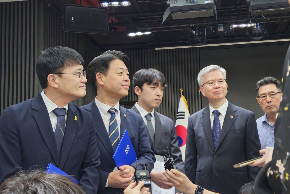 12일 의학 교육 정상화 대책 요청한 국회와 의료계에 정부가 어떤 대답을 내놓을지 주목된다(ⓒ청년의사).