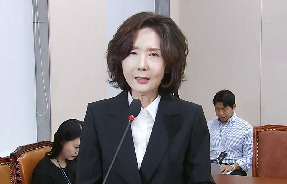 이진숙 교육부 장관 후보자는 16일 국회 교육위원회가 진행한 인사청문회에서 윤석열 정부가 추진한 의대 정원 2,000명 증원은 비판했지만 증원 자체를 반대하지는 않았다(사진출처: 국회방송 유튜브 생중계 갈무리).