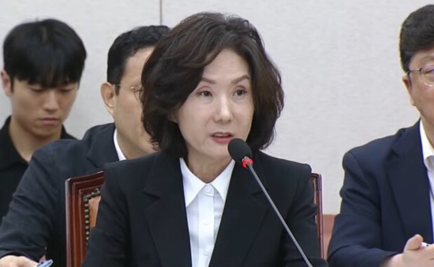 이진숙 사회부총리 겸 교육부 장관 후보자는 16일 열린 인사청문회에서 수업일수 부족으로 유급된 학생들에게 재수강 기회를 부여하는 방안을 검토하겠다고 했다(사진출처: 국회방송 공식 유튜브 생중계 갈무리). 