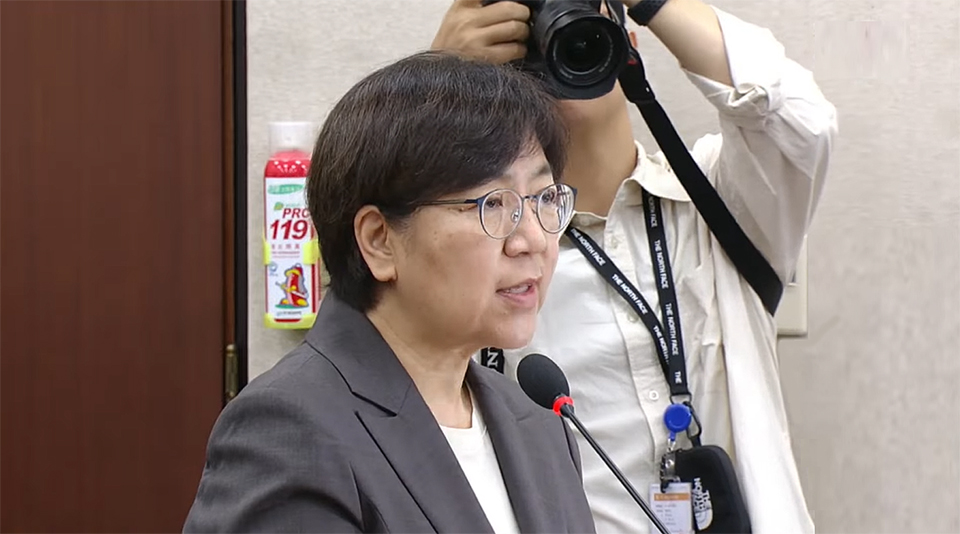 정은경 보건복지부 장관 후보자가 18일 열린 인사청문회 모두발언을 통해 “낮은 자세로 국민과 현장 목소리에 귀 기울이겠다”고 했다(사진출처: 국회방송 유튜브 생중계 갈무리). 