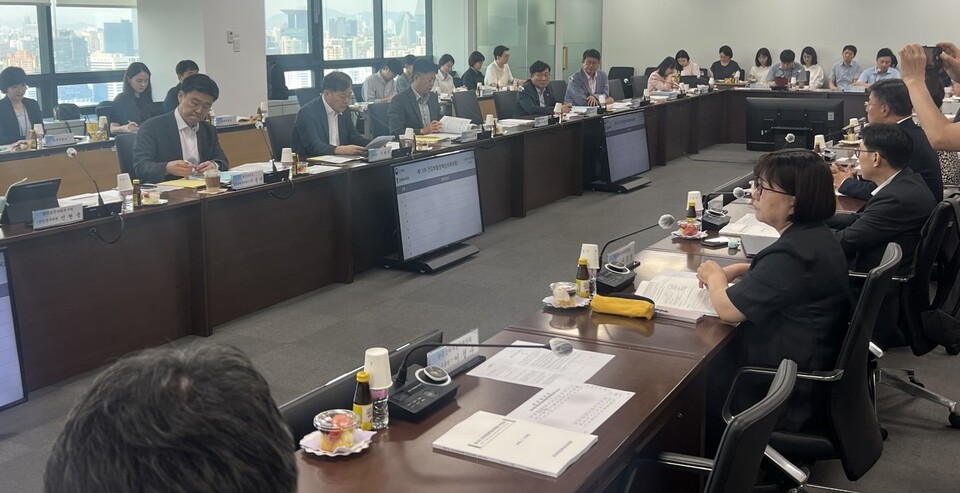 보건복지부는 24일 오후 국제전자센터에서 개최한 건강보험정책심의위원회에서 '두경부 고난도 수술에 등에 대한 보상 강화 방안'을 심의·의결했다(©청년의사).