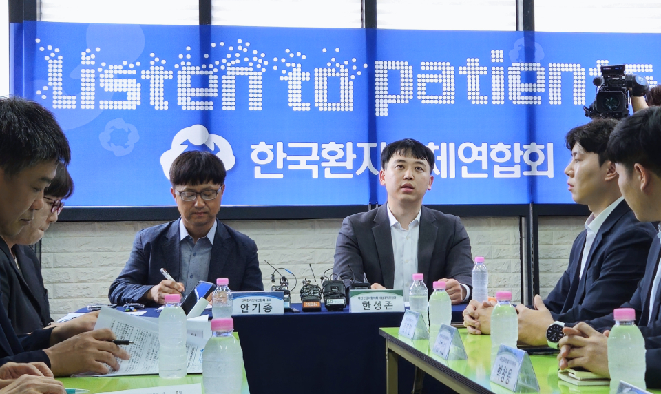 대한전공의협의회 비상대책위원회가 28일 한국환자단체연합회와 간담회에서 의정 갈등으로 인한 국민의 불편·불안에 대해 사과했다(ⓒ청년의사).