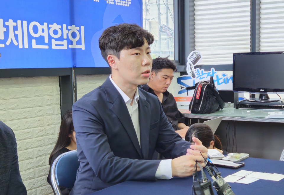 대한전공의협의회 비상대책위원회는 28일 한국환자단체연합회와 간담회를 열고 의료 현안과 전공의 수련 재개에 대한 입장을 교환했다(ⓒ 청년의사).