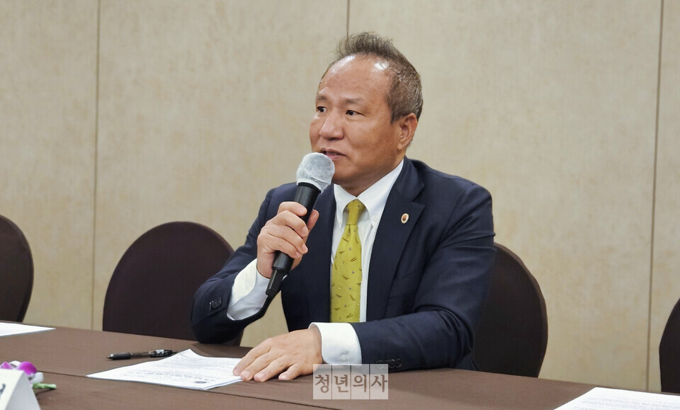 서울시의사회는 28일 성명서를 내고 