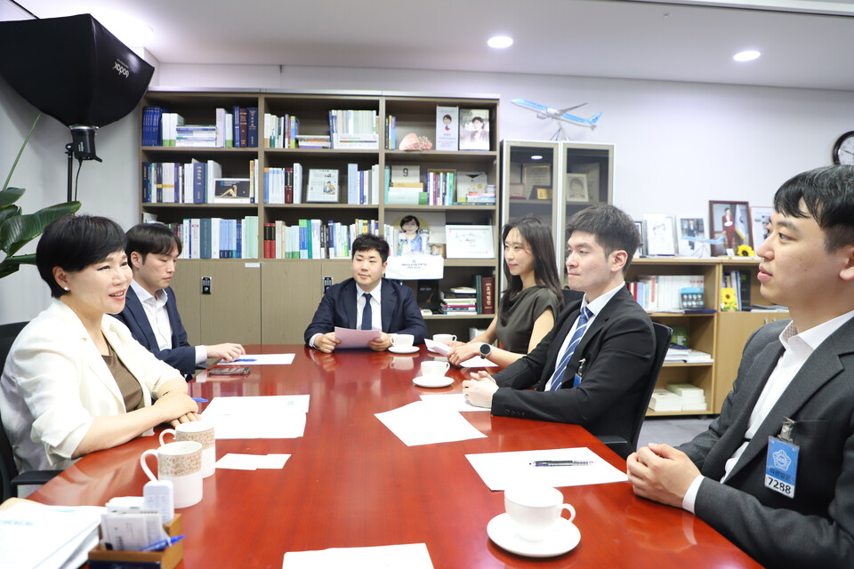 더불어민주당 전현희 최고위원이 지난 13일 대한전공의협의회 비상대책위원회를 만나 의료 정상화 방안을 논의했다고 밝혔다(사진제공: 더불어민주당 전현희 의원실). 