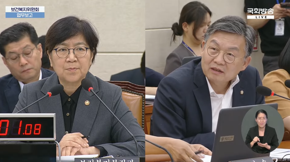 더불어민주당 김윤 의원은 의료대란 과정에서 환자 피해 실태조사를 실시하는 내용이 담긴 '보건의료기본법 일부개정안' 정부 검토를 당부했다(사진출처: 국회방송 유튜브 생중계 갈무리). 