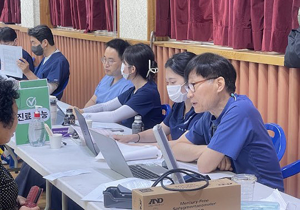 �񿵸��ΰ���ü �������Ŭ��(Veneratio Vitae Club)�� ���� 2�Ϻ��� 4�ϱ��� ��� ���걺 �����鿡�� �Ƿ���縦 �ߴ�(��������: �������Ŭ��).