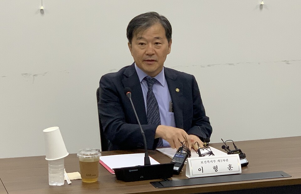 보건복지부 이형훈 제2차관은 21일 오후 열린 '제4차 수련협의체' 모두발언을 통해 전공의 복귀 후 수련환경 조성은 수련 당사자 간 신뢰회복부터 시작해야 한다고 강조했다.