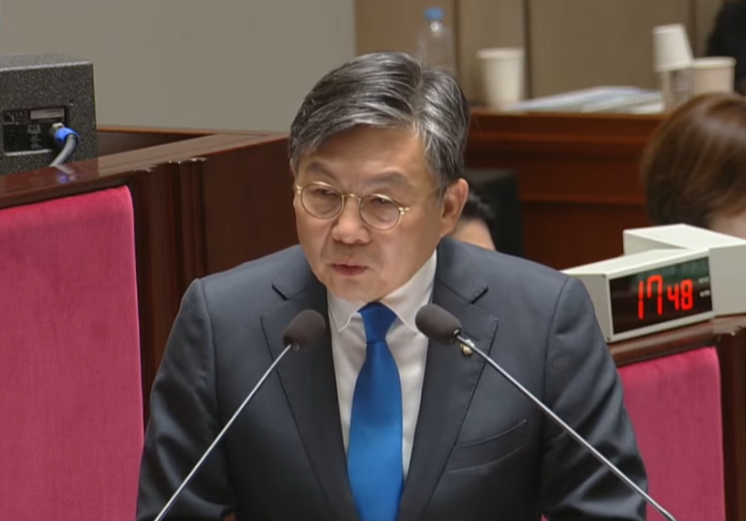 더불어민주당 김윤 의원은 '필수의료 강화를 위한 특별법안' 제정 필요성을 강조했다(사진출처: 국회방송 유튜브 생중계 갈무리).