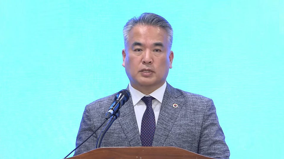 대한의사협회 김성근 대병인은 4일 정례브리핑에서 한의대 폐지를 통한 의료일원화를 하자고 했다.