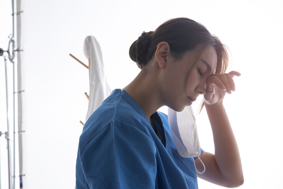 보건복지부는 고용노동부, 여성가족부와 협력해 보건복지 분야 종사자 직장 내 성희롱과 성폭력 대응을 강화하겠다고 밝혔다(사진출처: 게티이미지).