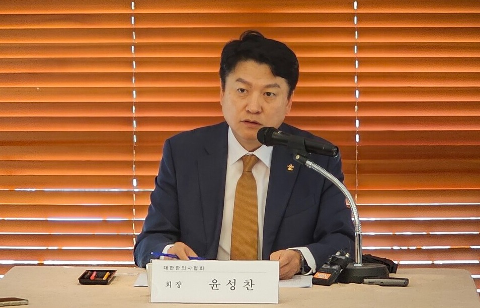 대한한의사협회 윤성찬 회장이재명 대통령 한의사 주치의로 위촉됐다(사진제공:한의협).