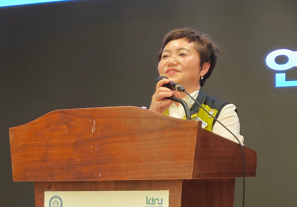 보건의료노조 최희선 위원장은 "수많은 선배 노동자가 여러분과 함께한다"고 격려했다(ⓒ청년의사).