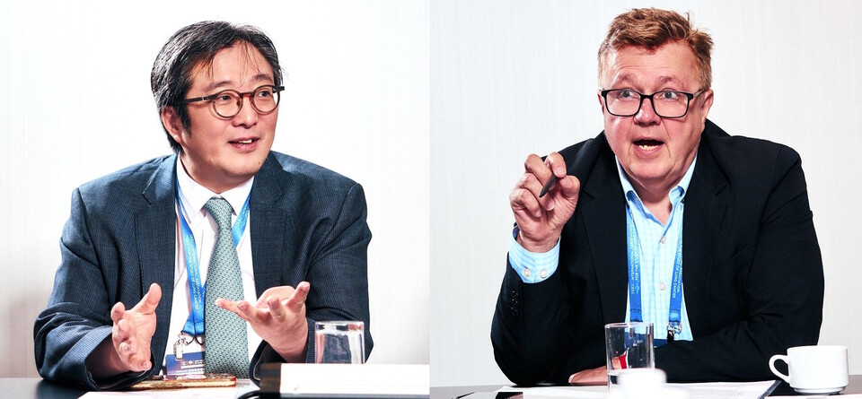 삼성서울병원 혈액종양내과 이세훈 교수(좌)와 하버드 의과대학 파시 안느 교수(우)