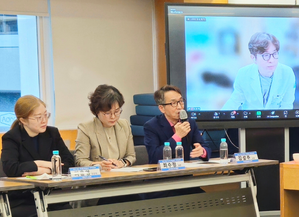 한국중증질환연합회 김성주 회장(사진 왼쪽에서 세 번째)은 17일 정부 지역·공공의료 강화 기조에 구체적인 실행 방안이 부족하다고 지적했다(ⓒ청년의사).