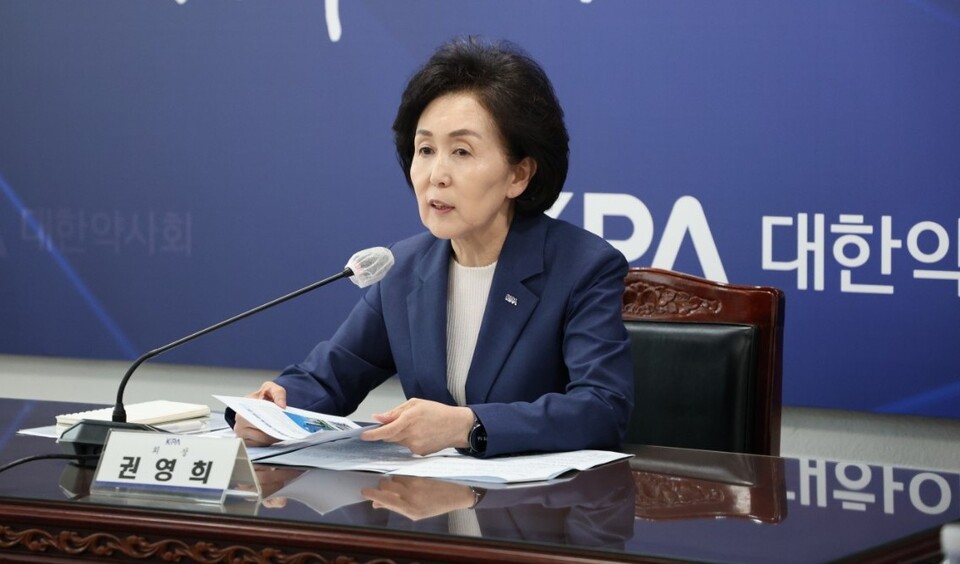 대한약사회 권영희 회장은 최근 전문기자협의회와 만나 한약사 문제 해결 의지를 강하게 밝혔다(사진 제공 : 약사회).