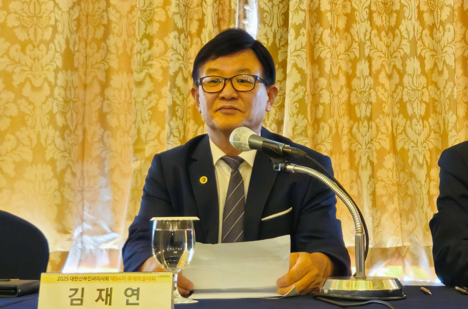 대한산부인과의사회 김재연 회장은 21일 기자간담회에서  정부에 분만 인프라를 지키기 위한 대책을 요구했다(ⓒ 청년의사).