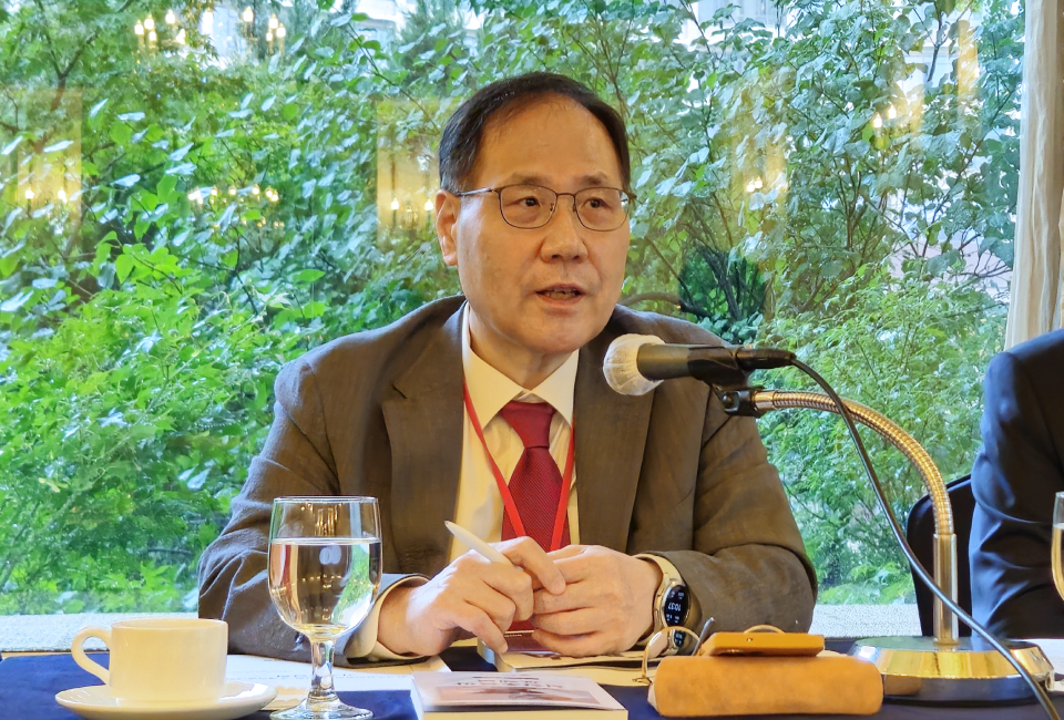 대한내과의사회 이정용 회장은 검체 수탁검사 관련 현안을 다루면서 의협 대응이 미흡하다고 지적했다(ⓒ청년의사).