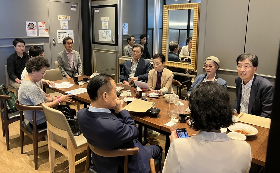 중소요양병원 비상대책위원회는 지난 16일 기자간담회를 개최하고 요양병원 간병비 급여화 방식을 환자에게 직접 지급하는 ‘바우처’ 방식으로 전환할 것을 촉구했다(ⓒ청년의사).