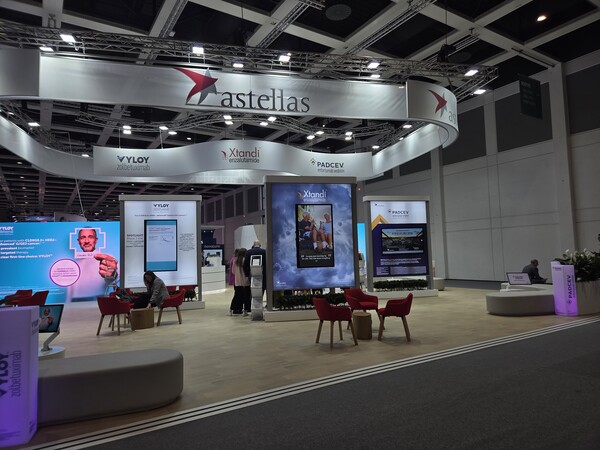 아스텔라스 홍보 부스 모습. 파드셉(엔포투맙 베도틴)과 엑스탄디(엔잘루타마이드) 등이 주요 제품이 홍보되고 있다. 