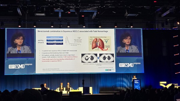 삼성서울병원 혈액종양내과 안명주 교수가  19일 열린 유럽종양학회 연례학술대회(ESMO 2025)에서  HARMONi-6 연구에 대한 토로자로 발표했다. 