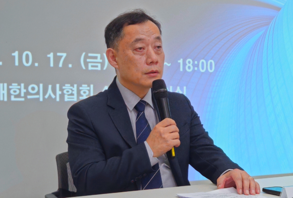 대한병원의사협의회 주신구 회장은 지난 17일 출입기자단과 인터뷰에서 의사노조 결성의 중요성을 강조했다(ⓒ청년의사).