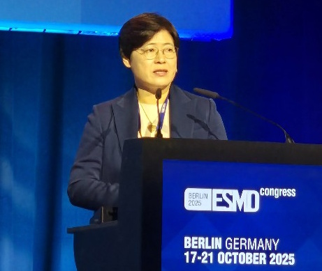 지난 20일(현지시간) 독일 베를린에서 열린 유럽종양학회 연례학술대회 (ESMO 2025) 프레지덴셜 심포지엄에서 연세암병원 라선영 교수는 FGFR2b 과발현 진행성 위암 환자를 대상으로 한 3상 임상 FORTITUDE-101 연구 결과를 발표했다.