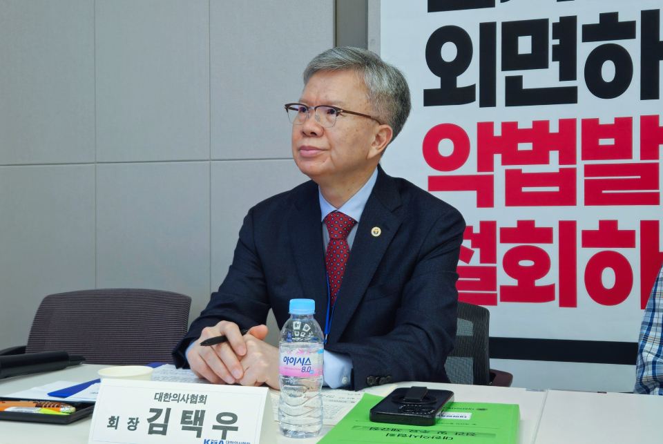 ���ÿ� ȸ���� "���㸦 �� ����"�� ���� �ذῡ �ּ��� ���ϰڴٰ� �ߴ�(��û���ǻ�).