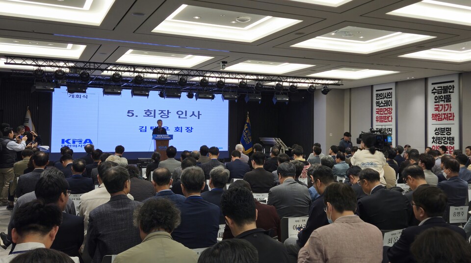 25�� �ӽô��ǿ���ȸ�� ��ġ�鼭 �Ƿ�谡 �����ǻ���ȸ ����θ� �߽����� ������ ���� ������ �����ϰ� �ִ�(��û���ǻ�).