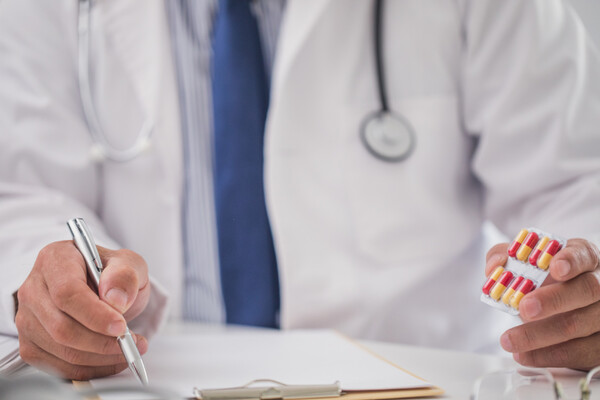 의료계에서 의료기관 내 직접 투약을 허용하라는 요구가 나왔다(사진 출처: 게티이미지).