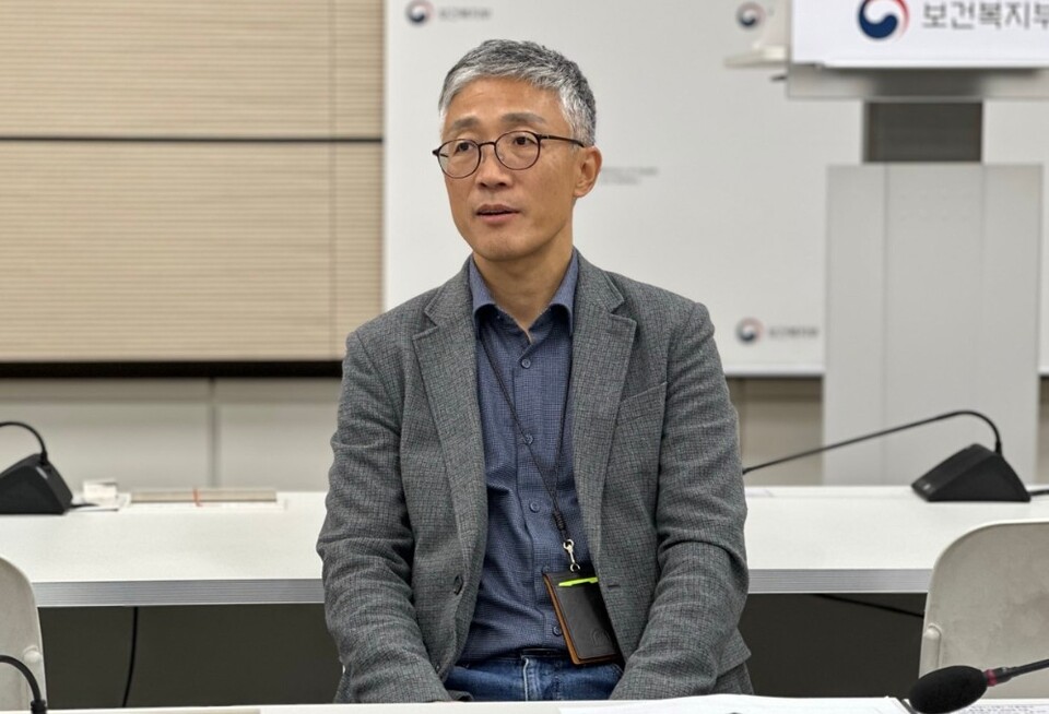 보건복지부 공인식 건강보험지불혁신추진단장은 지난 4일 전문기자협의회와 만나 검체검사 위수탁제도 개편 논의 상황에 대해 설명했다((ⓒ청년의사).