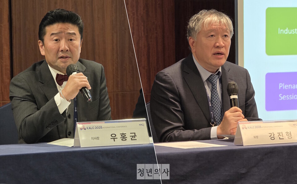 우홍균 대한폐암학회 이사장(좌)과 강진형 대한폐암학회 회장(우)