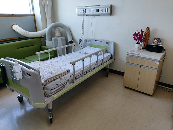 Hospital in Daegu makes exclusive room for dying Covid-19 patient